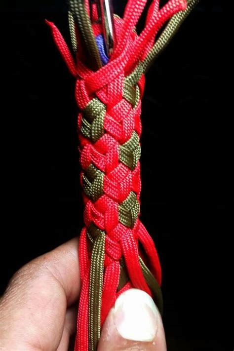 Maybe you would like to learn more about one of these? Pin by Merianna Davis on 550 Weave | Paracord, Paracord knots, Paracord tutorial