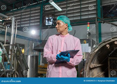 Supervisors Supervising The Process Of Beverage At The Manufacturing