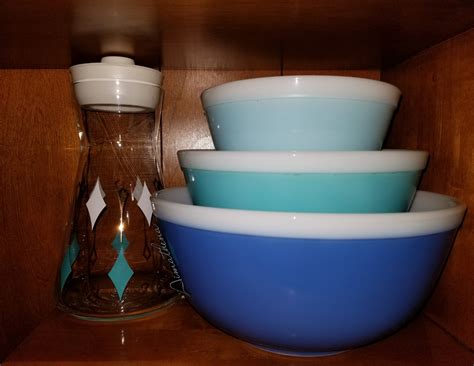 Vintage Pyrex Americana Blue Mixing Bowls | Collectors Weekly