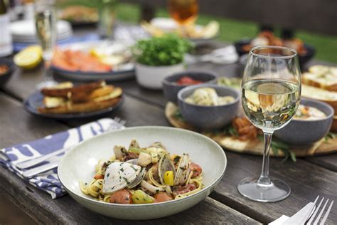 Daily Meal Specials - The Scarborough Hotel, NSW - Restaurant, Bar, and