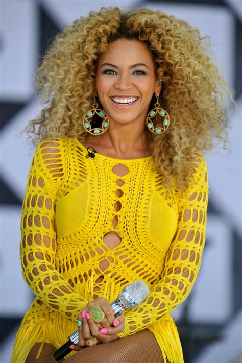 14 Seriously Cute Hairstyles For Curly Hair Glamour