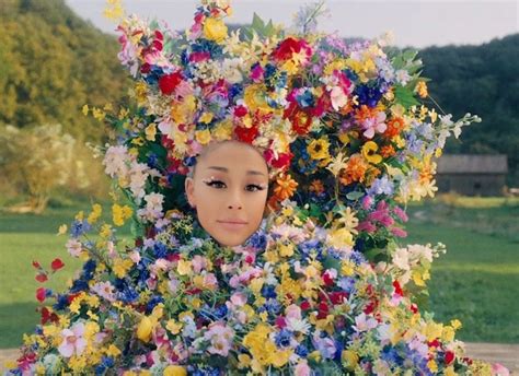 This ariana grande birthday party is amazing! Dlisted | Open Post: Hosted By Ariana Grande's "Midsommar ...