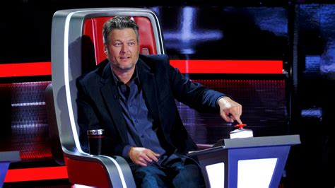 Voice Blake Shelton Steals Taylor Swift Clone From Kelly Clarkson