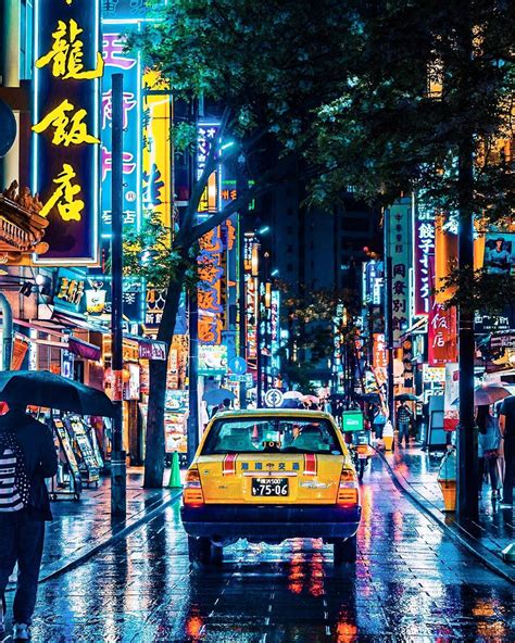 In our introduction to tokyo nightlife, we introduce you to tokyo's best nightlife districts, including shibuya guide to tokyo nightlife: Vibrant Photos Capture the Energy of Tokyo Nightlife