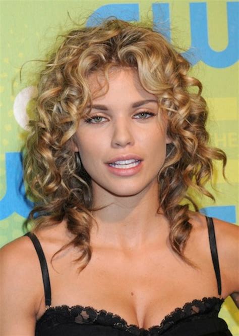 21 Natural Curly Hairstyles Stylish Girls Are Rocking