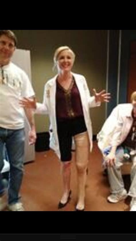 Jessica Capshaw With Prosthetic Leg Grey S Anatomy
