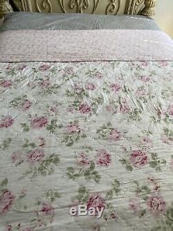 Hello, the shabby chic bed in queen sits 48 h for the headboard and 38 h for the footboard. Rachel Ashwell Simply Shabby Chic Rare Full / Queen Reversible Pink Quilt