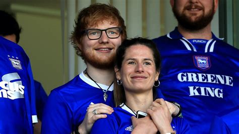 Ed's signature guitar with martin. 'Ed Sheeran en vrouw Cherry verwachten eerste kindje ...