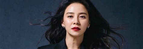 Artis terkenal dari korea selatan yang juga termasuk seorang bintang. La sorprendente actuación de Song Ji Hyo, deja ...