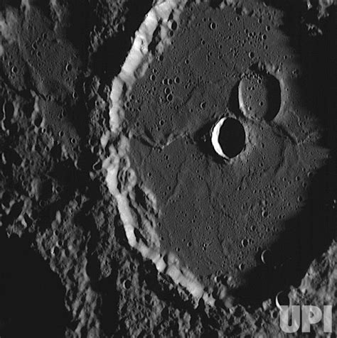 Photo Nasa Spacecraft Messenger Captures New Images Of Mercury