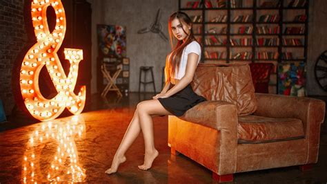 Hintergrundbilder Frau Modell Beine Die Glühbirne Zimmer Innere Barfuß Sessel Kirill