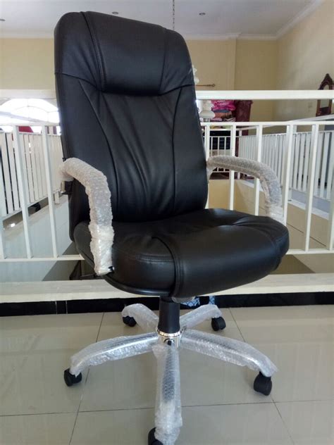 Kursi Direktur Warna Hitam Elegan Type Kd 9967 Pca Exco Office Chair