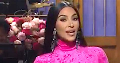 Kim Kardashian Throws Shade At Kanye Drops Startling Oj Joke In Sly Snl Monologue