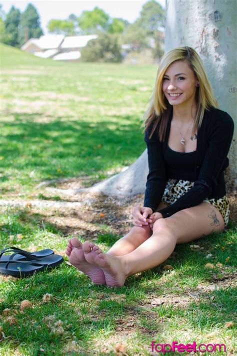 Cute Barefoot Girl In The Park Feet File Free Onlyfans Onlyfans Leak Feet Porn Pics Foot