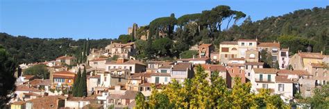 Bormes Les Mimosas Magnifique Village Typiquement Provençal Dominant