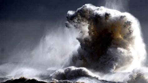Lituya la ola más grande de la historia y la Pororoca la ola más larga