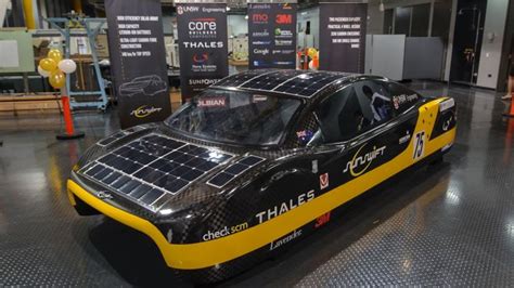 Электромобиль на солнечных батареях установил рекорд скорости