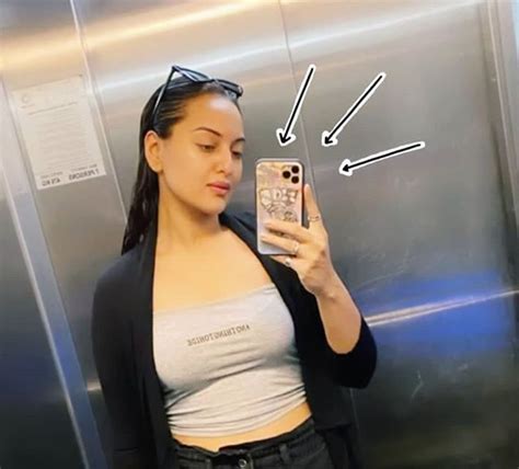 Sinhaupdates On Instagram “i Stan A Mirror Selfie Queen 🥰 Aslisona” Bollywood Actress