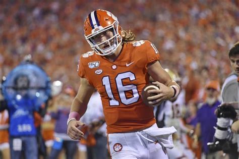 College Football Odds Week 10 Picks Predictions And Spread For Top 25