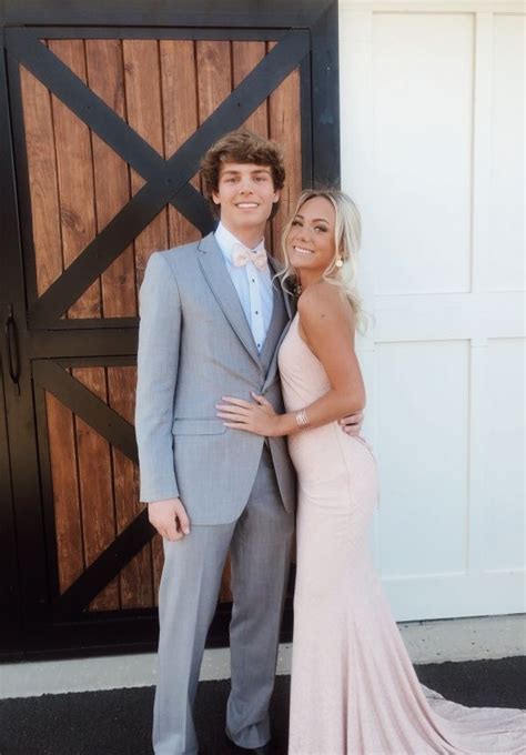 Pin By Emory Rose On Prom In 2020 Prom Photoshoot Prom Pictures