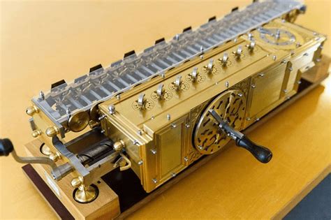 calculadora de leibniz de 1672 foi um aperfeiçoamento da máquina de pascal computador
