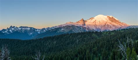 Moonrise Moonset And Mars Photos Hit The High Points At Mount Rainier