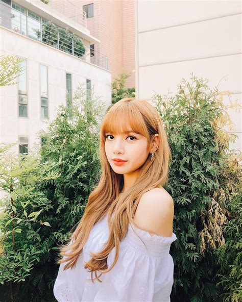Blackpink lisa posted new instagram photos on july 19, 2019 kst from her moments in hawaii. BLACKPINK-Lisa 181119 Instagram @lalalalisa_m | Selebriti ...