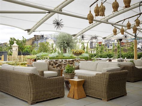 Rooftop bars are a funny thing in london. 29 Best Rooftop Bars With Dazzling Views In London