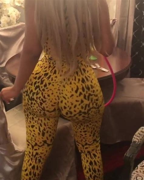 Brazilian Bubble Butt Shaking Her Ass While Smoking Hookah Xhamster