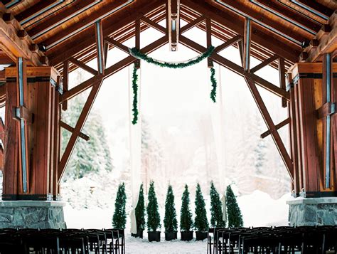 Cozy Up To This Gorgeous Winter Wonderland Wedding In