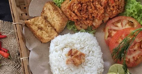 Bahkan banyak kelebihannya yakni lebih tahan lama dan tidak cepat mudah basi. Resep Ayam Gepuk (Sambal Ayam gepuk) oleh Deisy Pages - Cookpad