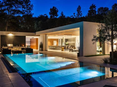 Lush Contemporary Spec House in Beverly Hills - realestate.com.au