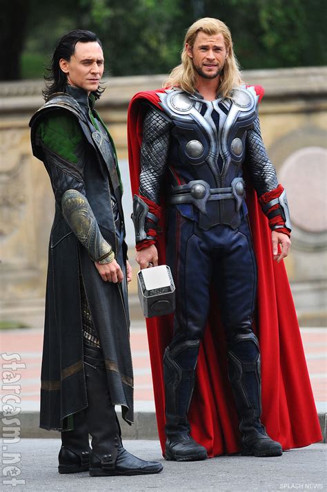 Photo Thor Hangs Out With Loki On The Set Of The Avengers In Central Park