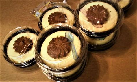 Round Baking Mold Cheesecake Container With Clear Dome Lid Plus Mini