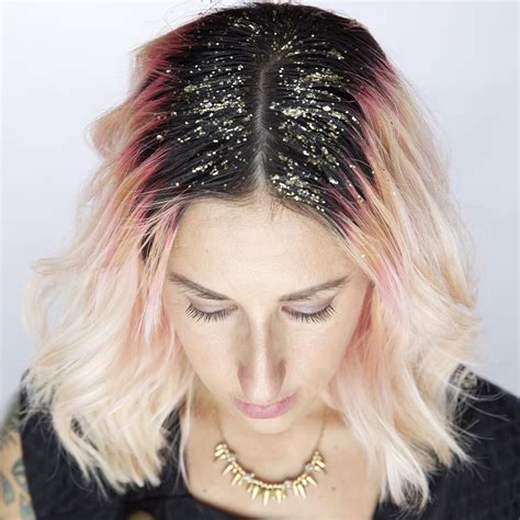 15 ideas de cabello con glitter glitter roots glitter hair glitter trend chica con el