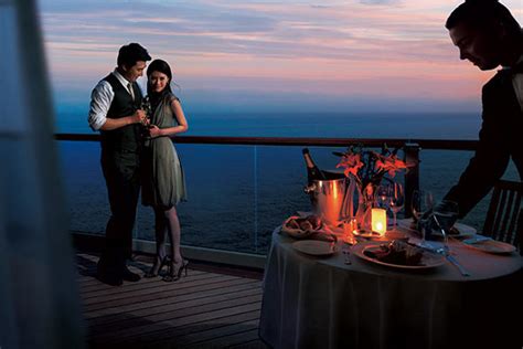 10 Super Romantic Things To Do On A Cruise