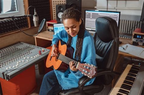 Premium Photo Talented Young African American Woman Guitarist