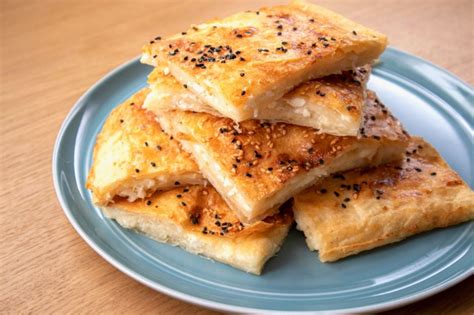 Peynirli Börek Tarifi Nasıl Yapılır Yemek com