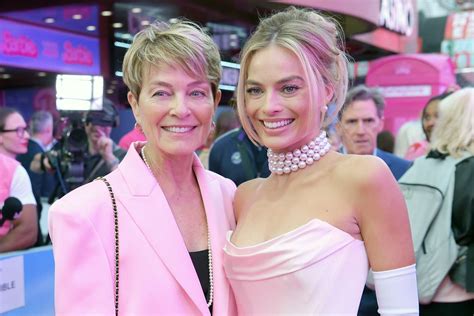 Margot Robbie Recalls Paying Off Mom S Mortgage After Her Success