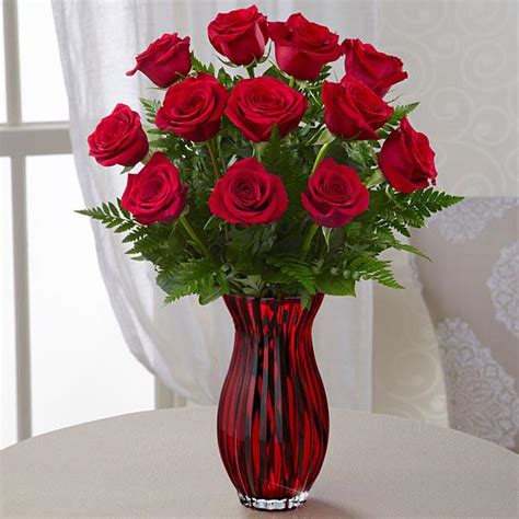 The Ftd In Love With Red Roses Bouquet Flower Delivery Green Bay Wi