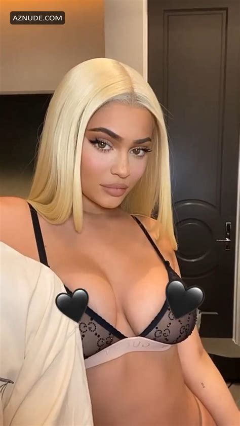 Kylie Jenner Shows Off Her Tits Posing In A Bra For Her Followers On