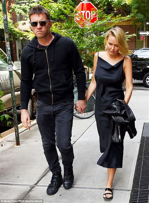 Lara Bingle Shows Off Slender Post Pregnancy Frame In Nyc Daily Mail