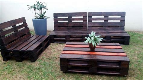 See more ideas about pallet couch, pallet furniture, diy pallet couch. DIY Pallet Sofas and Coffee Table Set - Pallets Pro