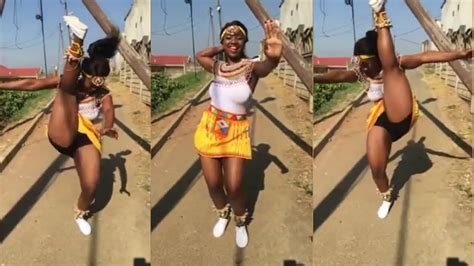 beautiful zulu girl dancing a zulu reed dance umhlanga reed dance youtube
