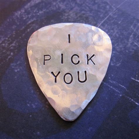 Need some great gifts that blend concepts of the best way to show him you appreciate his thoughtfulness is to be thoughtful back. 26 Meaningful Gifts You're Kids Will Cherish -DesignBump