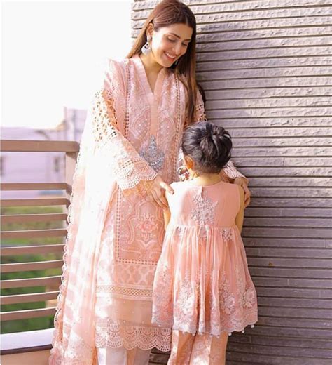 Beautiful Photoshoot Of Ayeza Khan With Her Daughter Hoorain