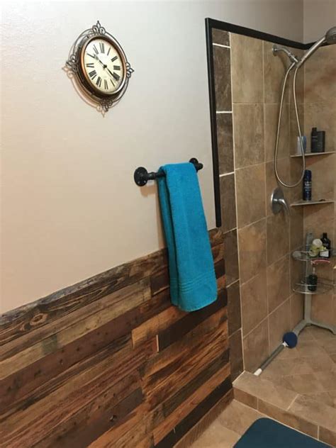 Take a look at the 101 pallet project ideas below for just a small sample of what these wondrous bundles of wood can be. Bathroom Gets Pallet Accent Wall Makeover! • 1001 Pallets
