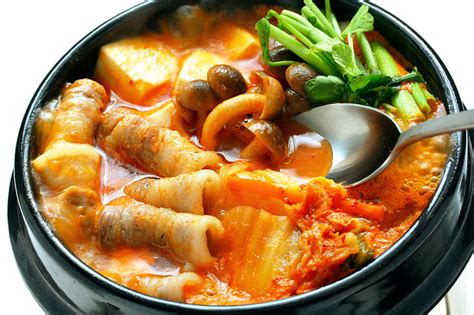 Kimchi Jjigae Kimchi Based Stew Must Try Food In Seoul Travelvui