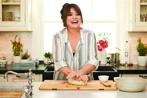 Valerie Bertinelli Tv Actress And Food Network Star To Sign New Sexiz Pix