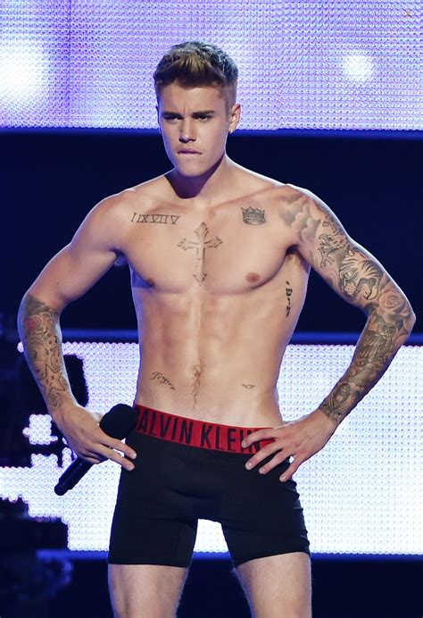 Justin Bieber Gets Naked At Fashion Rocks Wearing Calvin Klein Boxers Oyster Colored Velvet